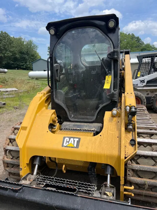 Image of Caterpillar 272D2 XHP equipment image 2