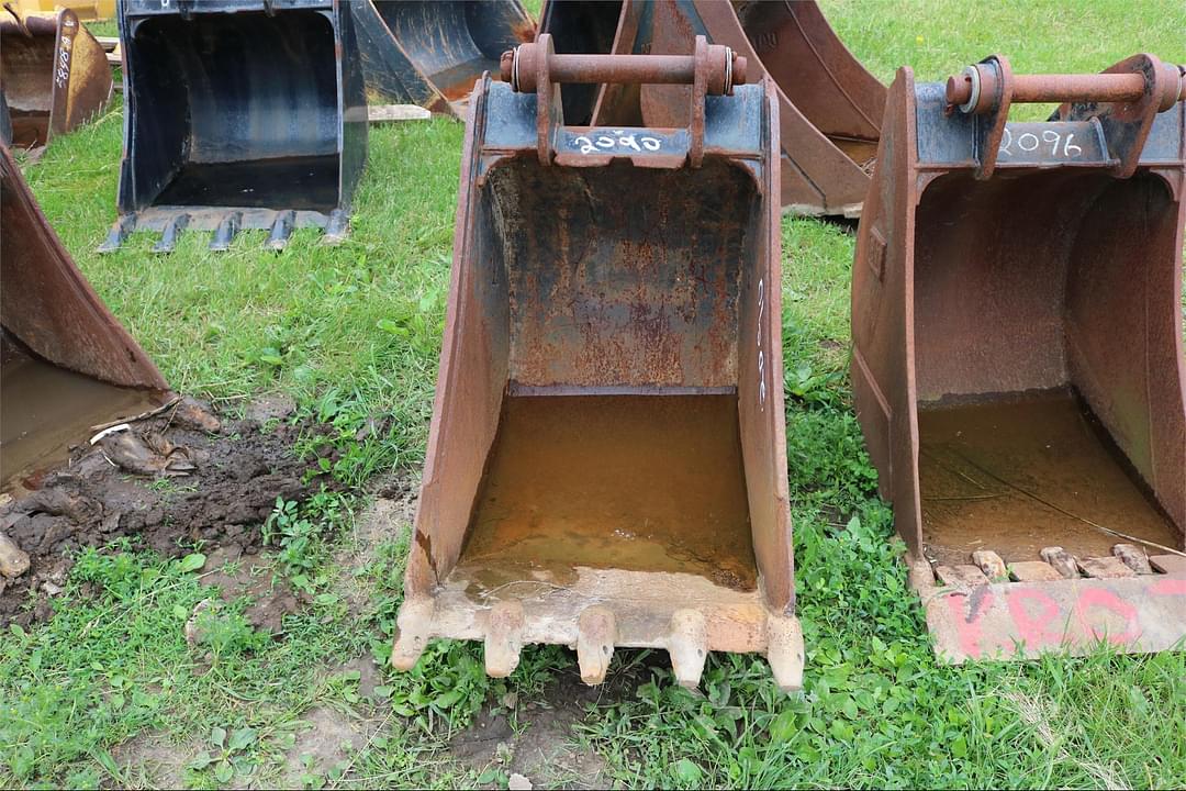 Image of Caterpillar Backhoe Bucket Image 1