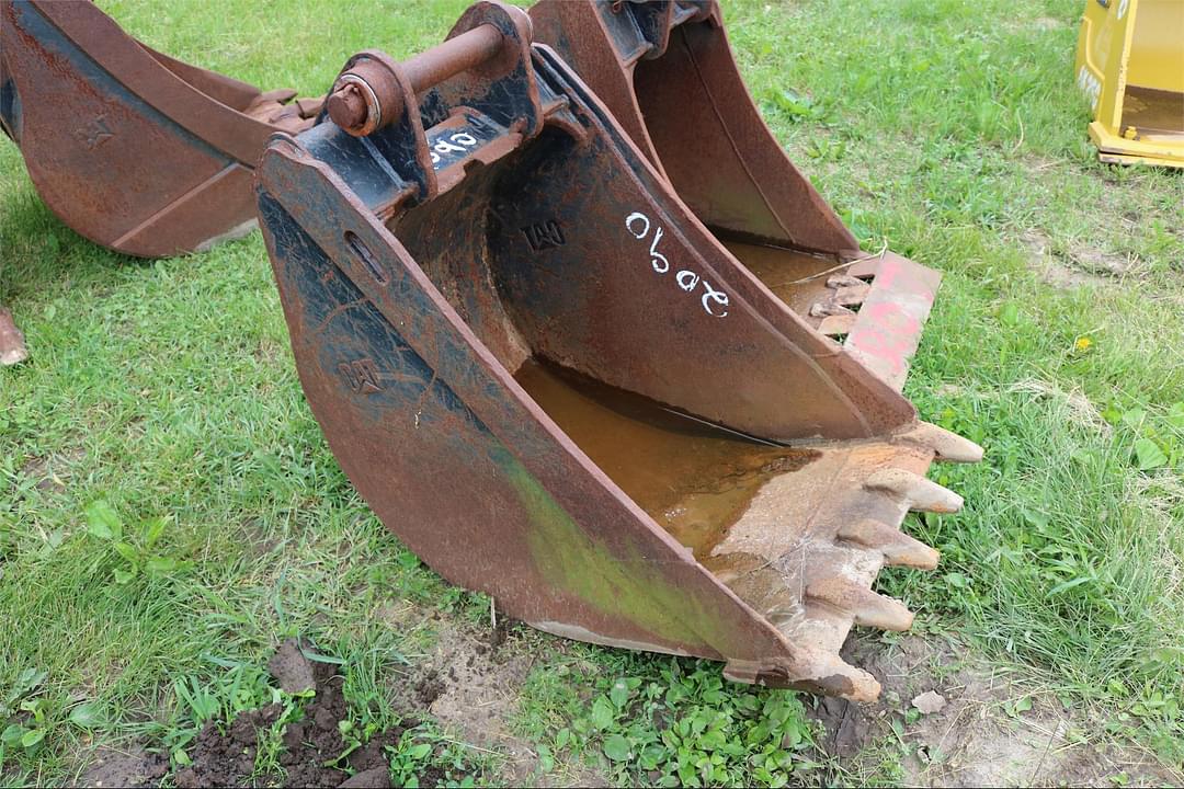 Image of Caterpillar Backhoe Bucket Image 0