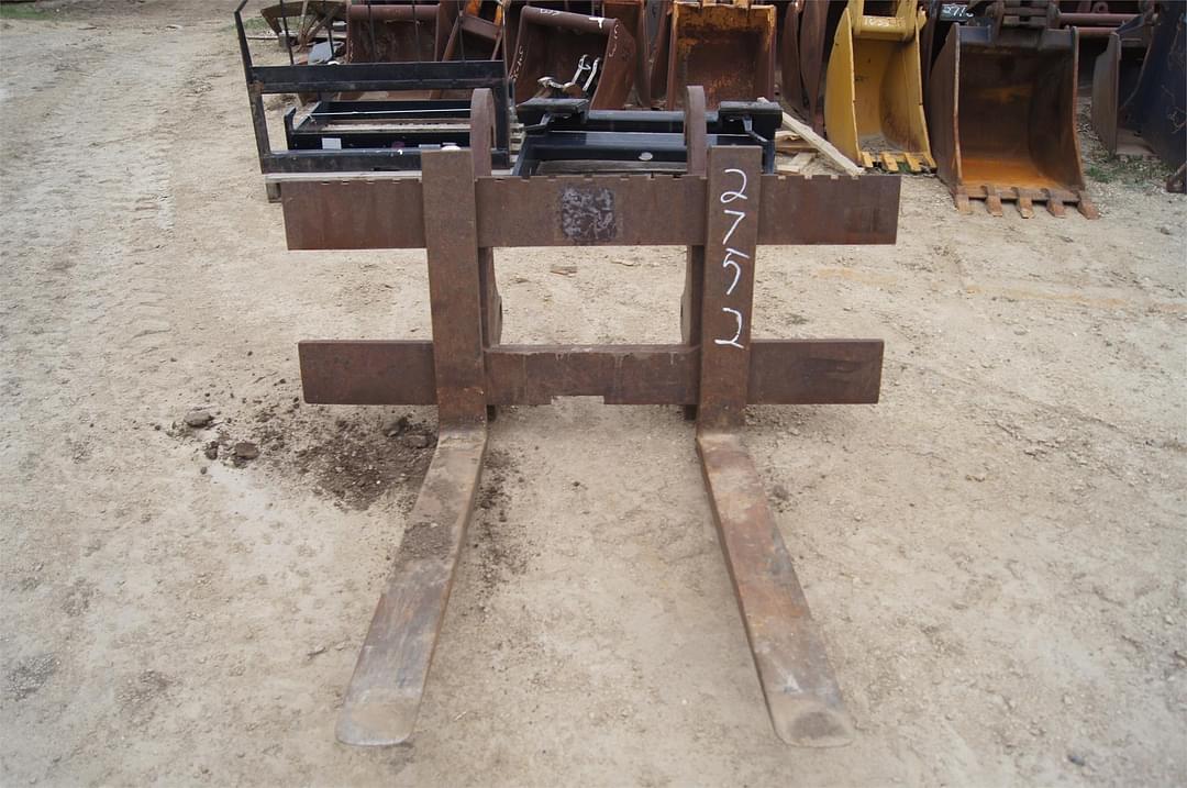 Image of Caterpillar Pallet Forks Image 0