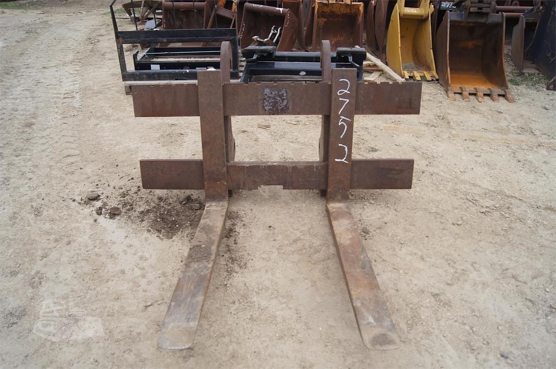 Image of Caterpillar Pallet Forks Image 0