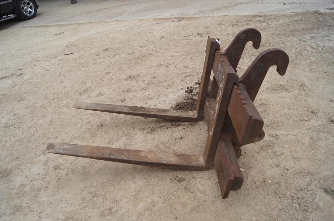 Image of Caterpillar Pallet Forks Image 1