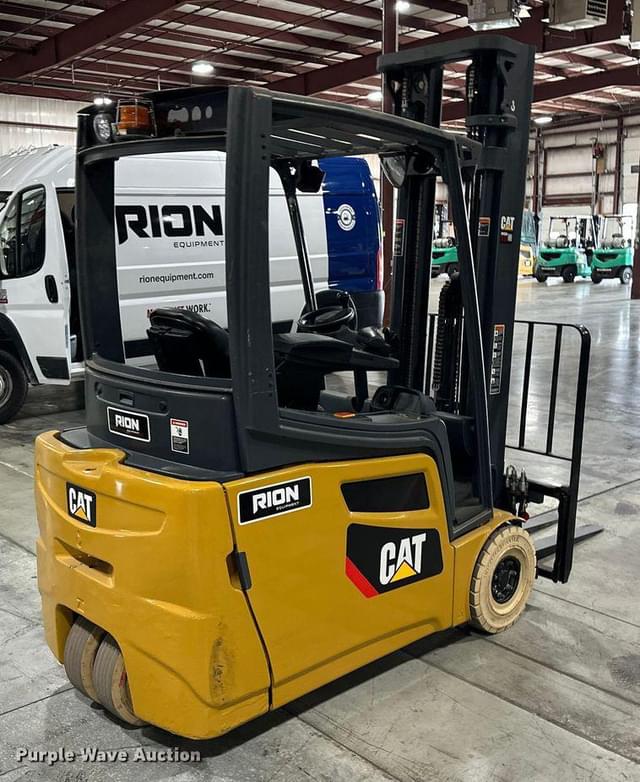 Image of Caterpillar 2ET3000 equipment image 4