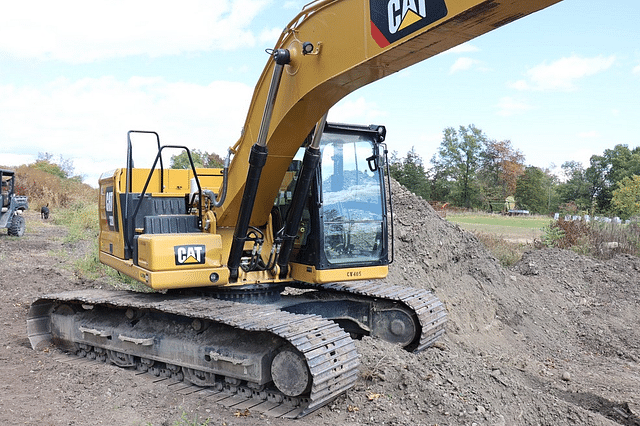 Image of Caterpillar 320 equipment image 1