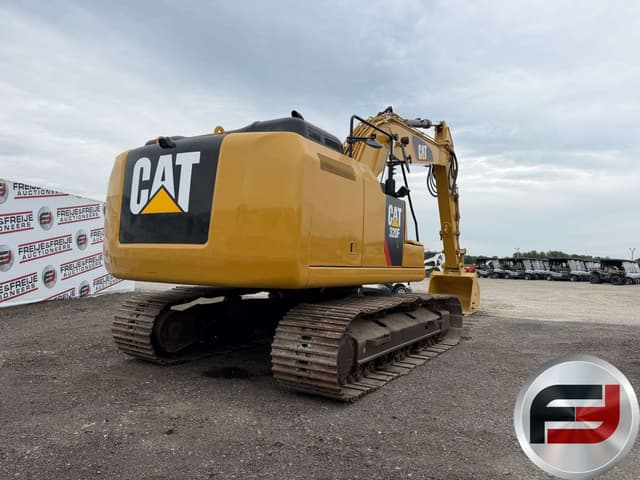 Image of Caterpillar 320FL equipment image 4