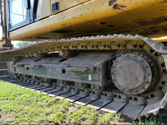 Image of Caterpillar 320GC equipment image 4