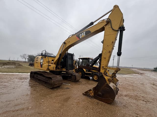 Image of Caterpillar 323FL equipment image 3