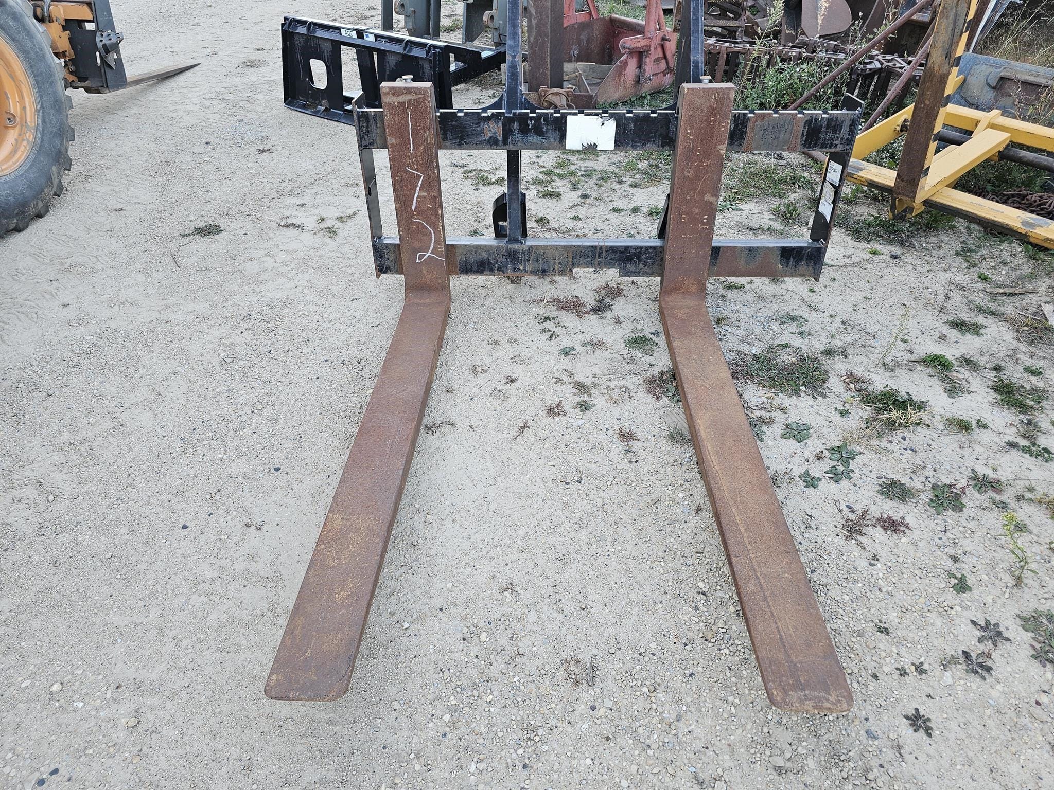 Caterpillar Pallet Forks Equipment Image0