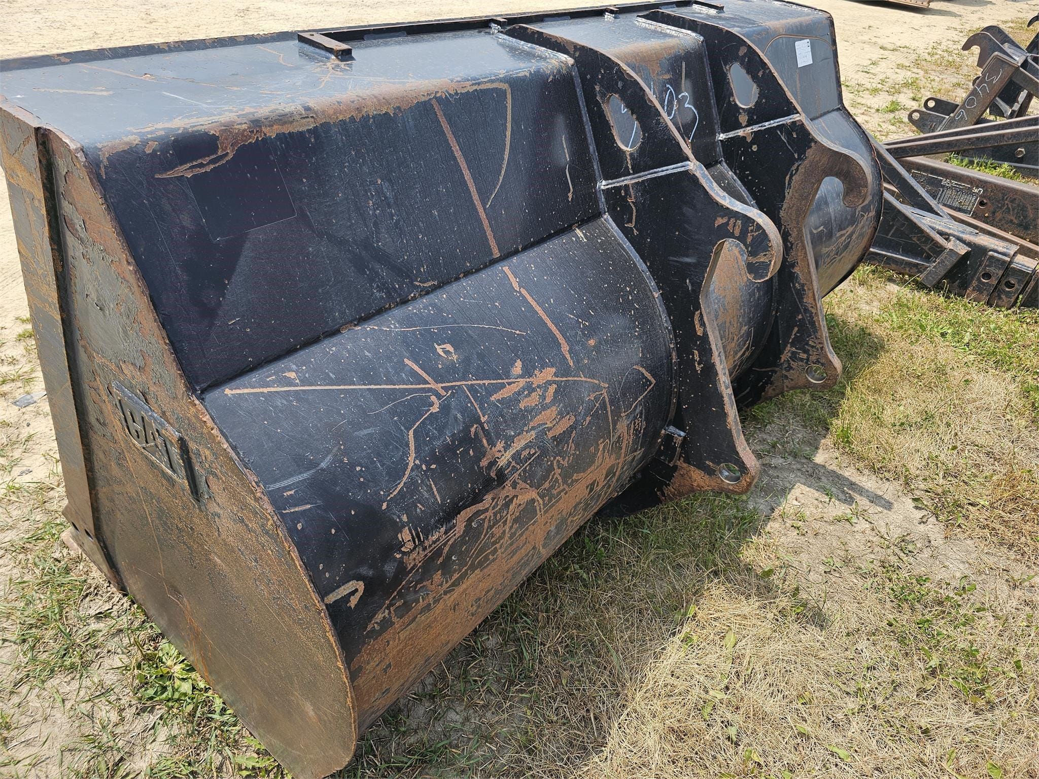 Caterpillar Bucket Equipment Image0