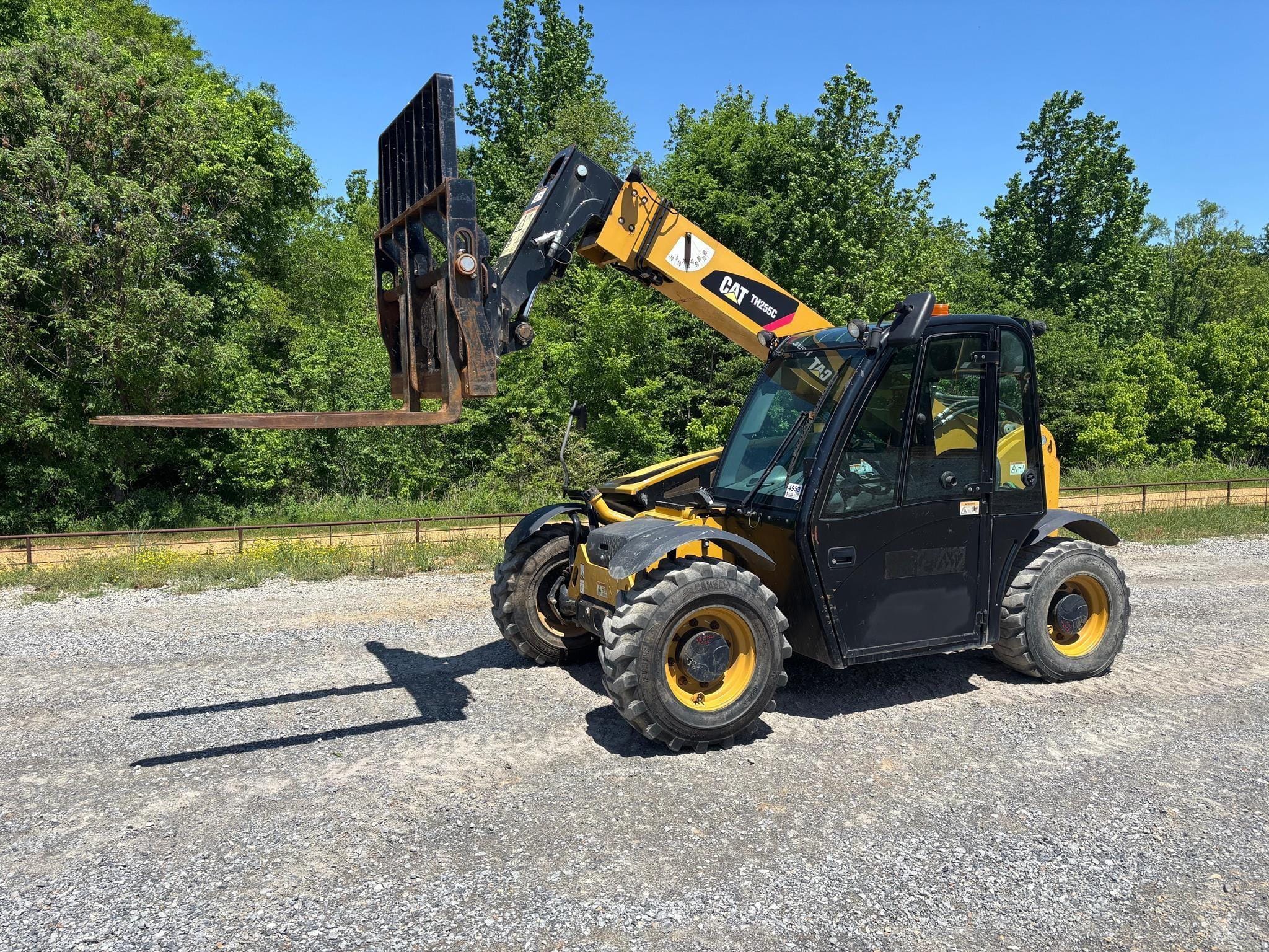 2016 Caterpillar TH255C Equipment Image0