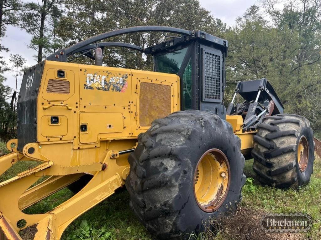Caterpillar 525D Equipment Image0