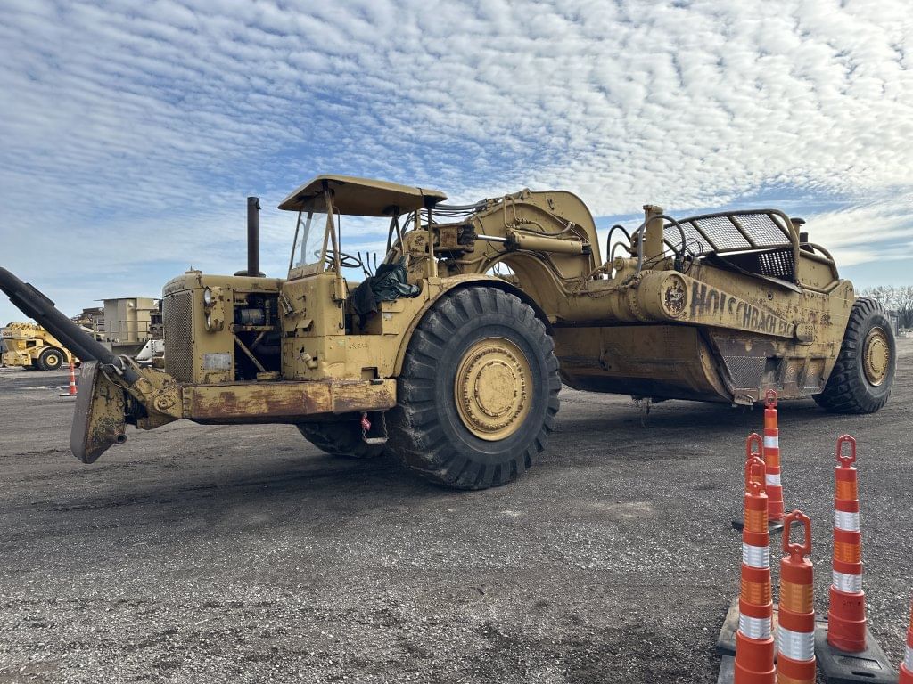 Main image Caterpillar 657