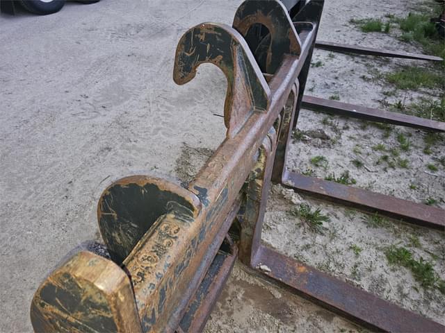 Image of Caterpillar Pallet Forks equipment image 3