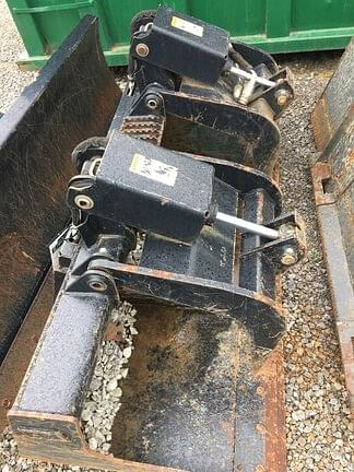 Image of Caterpillar Grapple Bucket Image 0