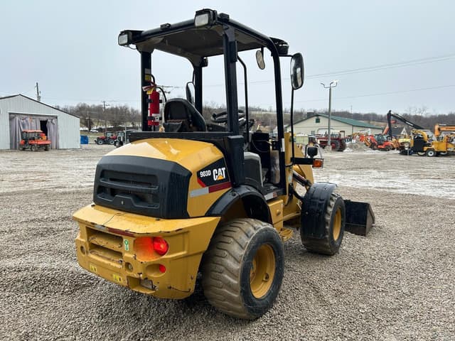 Image of Caterpillar 903D equipment image 3