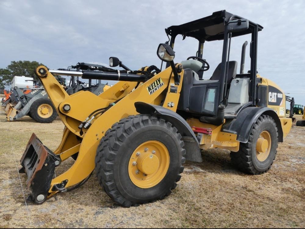 Caterpillar 906M Equipment Image0