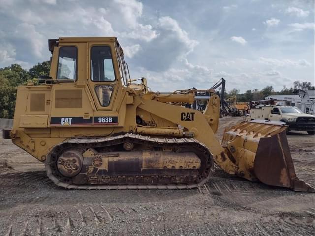 Image of Caterpillar 963B equipment image 2