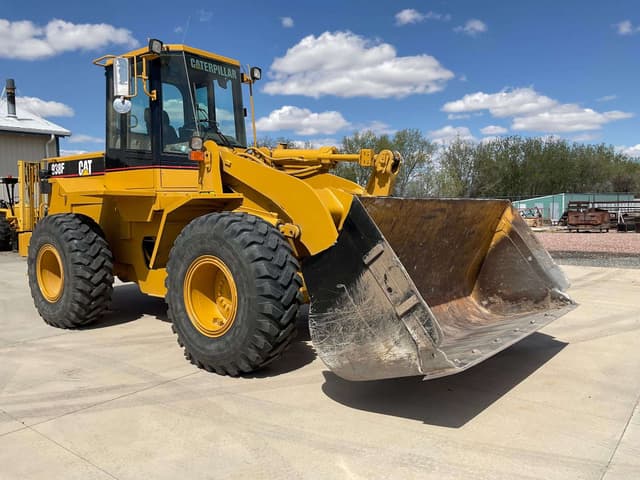 Image of Caterpillar 938F equipment image 4