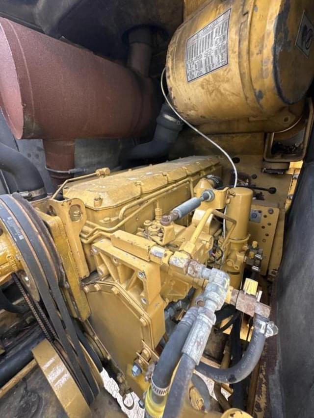 Image of Caterpillar 938G equipment image 3