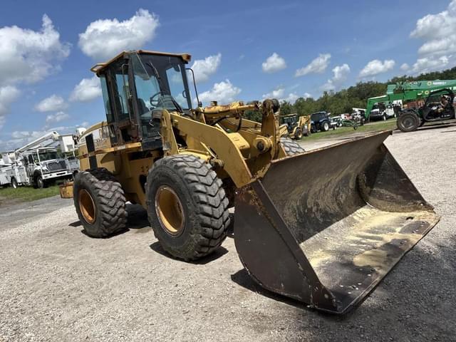 Image of Caterpillar 938G equipment image 4