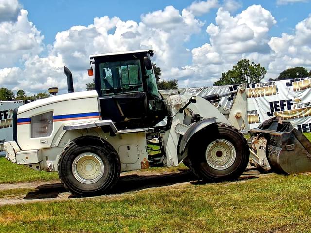 Image of Caterpillar 938K equipment image 3