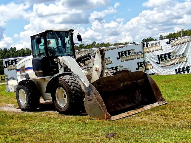 Image of Caterpillar 938K equipment image 2