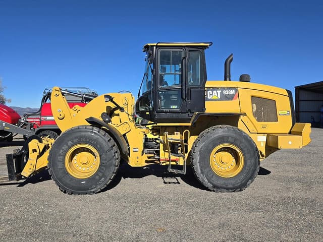 Image of Caterpillar 938M equipment image 4