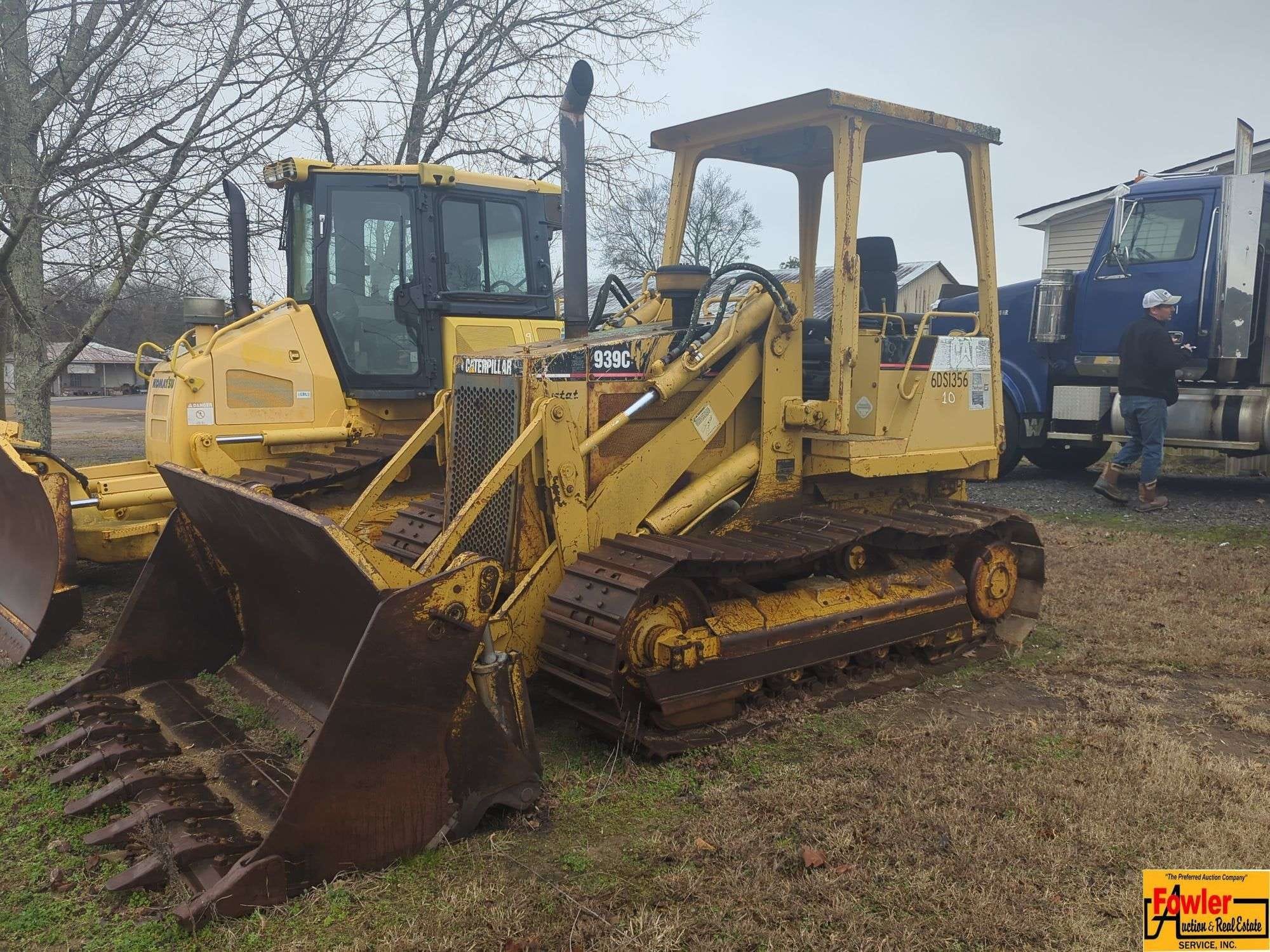 Caterpillar 939C Equipment Image0
