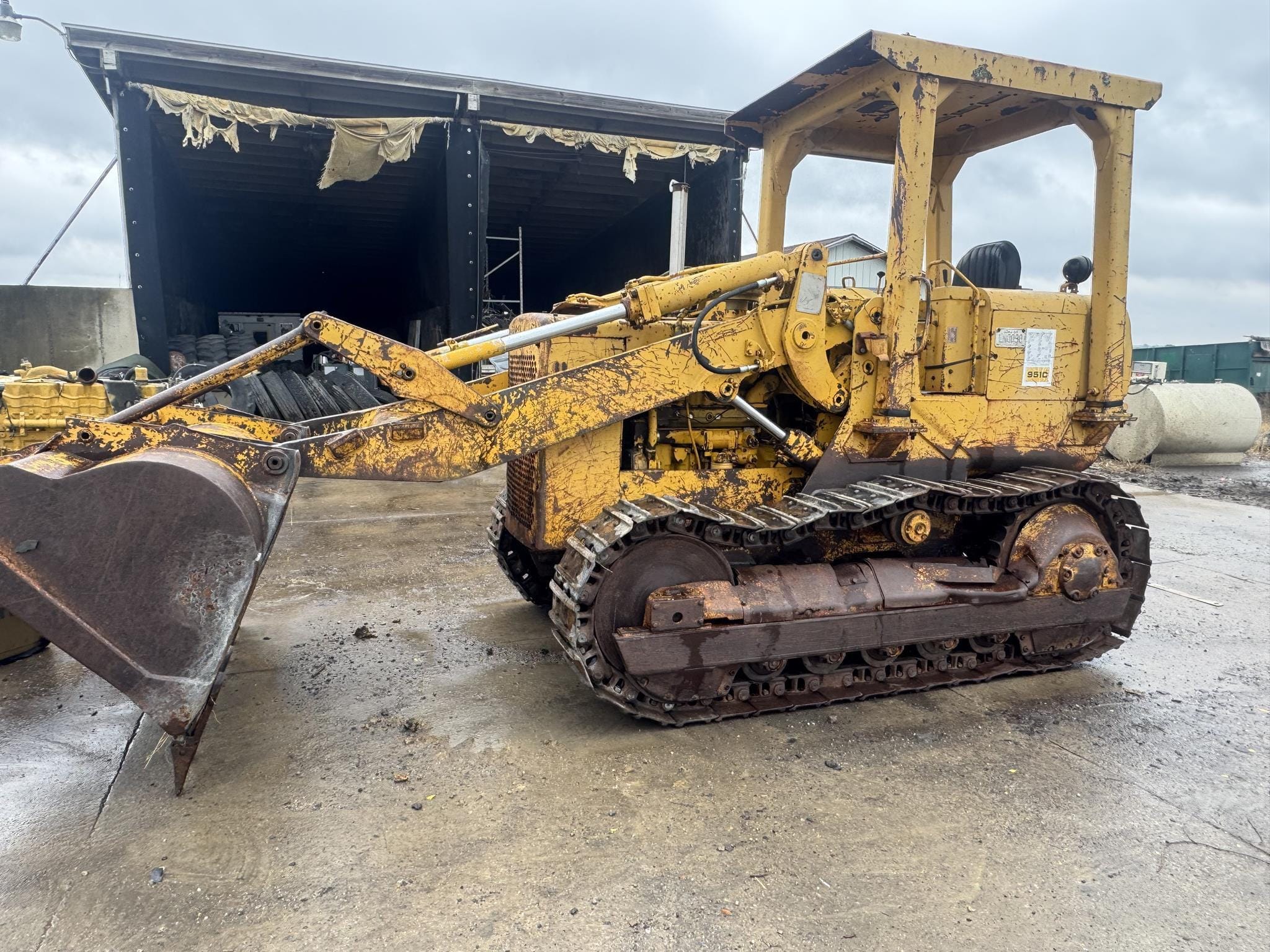 Caterpillar 951C Equipment Image0