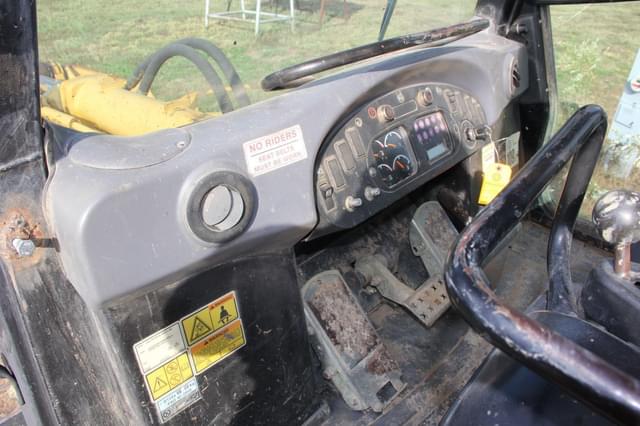 Image of Caterpillar 953C equipment image 4