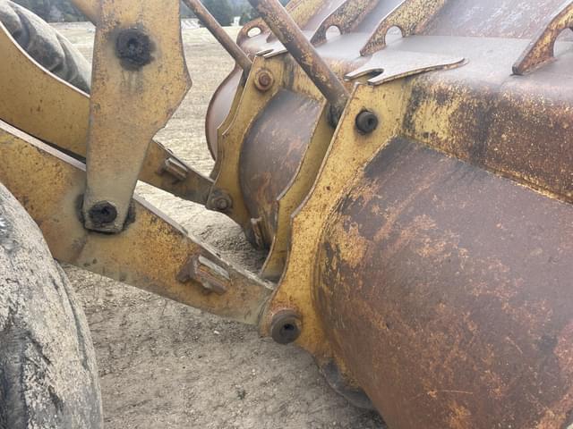 Image of Caterpillar 966C equipment image 3