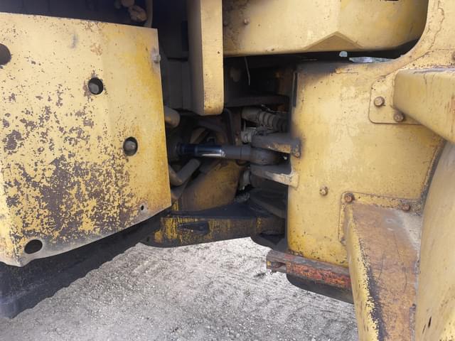 Image of Caterpillar 966C equipment image 4