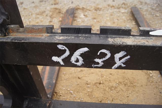 Image of Caterpillar Pallet Forks equipment image 4