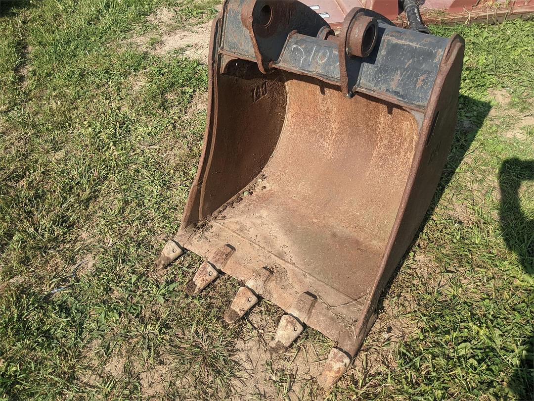 Image of Caterpillar Backhoe Bucket Image 0