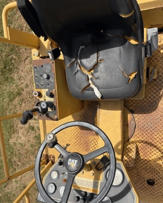 Image of Caterpillar CB-434C equipment image 4