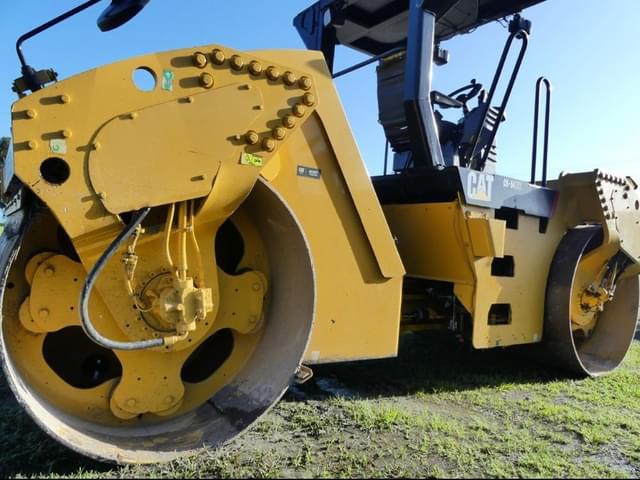 Image of Caterpillar CB54XW equipment image 4