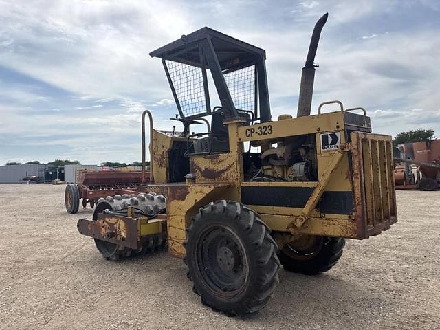 Image of Caterpillar CP-323 equipment image 2
