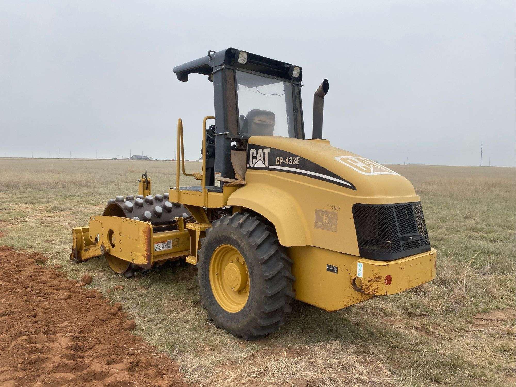 Main image Caterpillar CP-433E