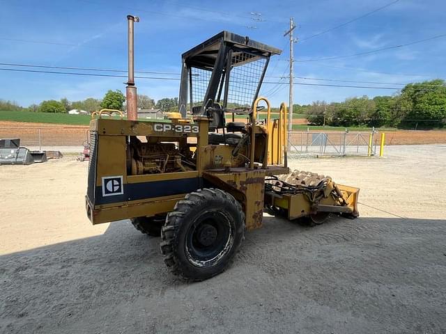 Image of Caterpillar CP-323 equipment image 4