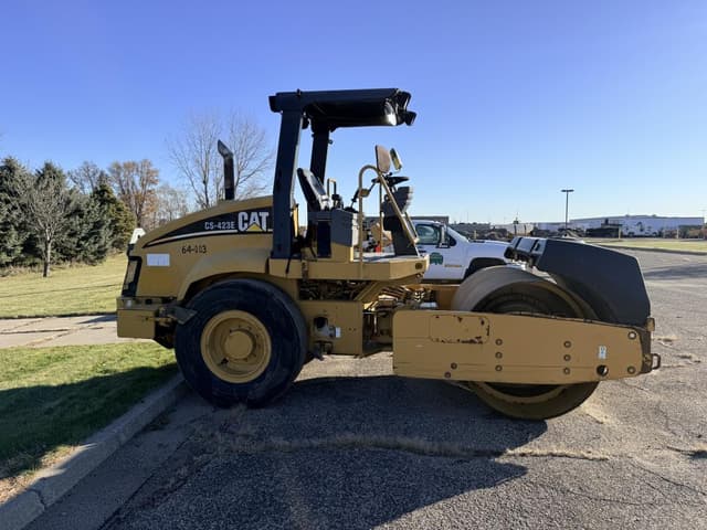 Image of Caterpillar CS-423E equipment image 4