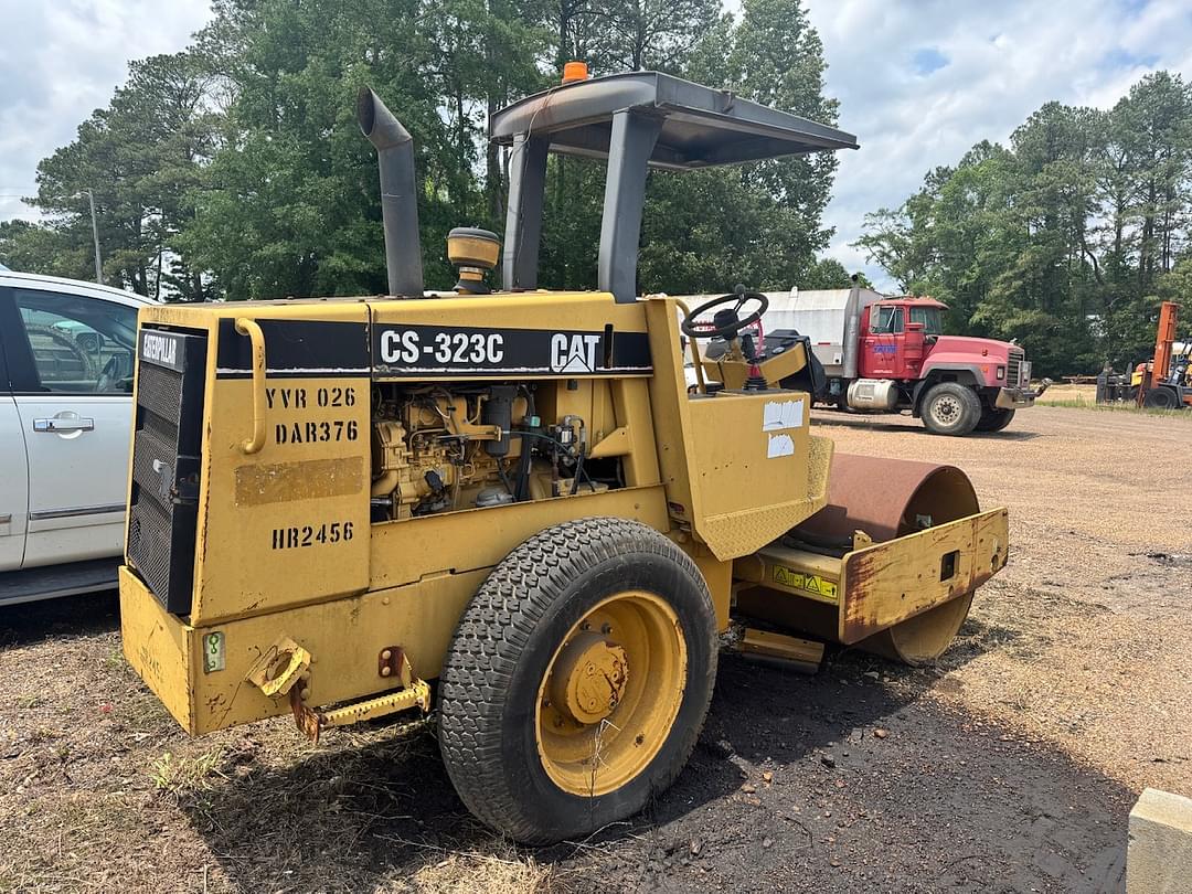 Image of Caterpillar CS-323C Image 1