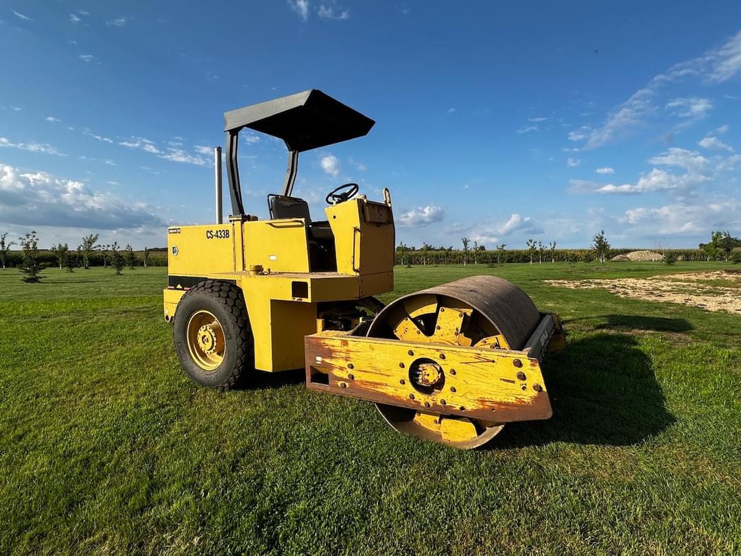 Image of Caterpillar CS433B  Primary image