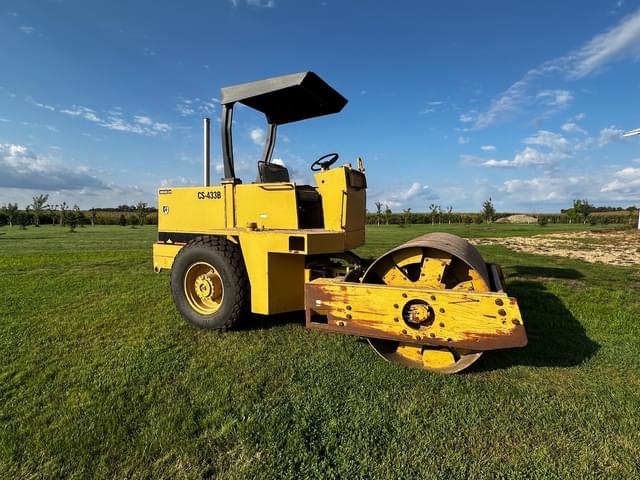 Image of Caterpillar CS433B  equipment image 2