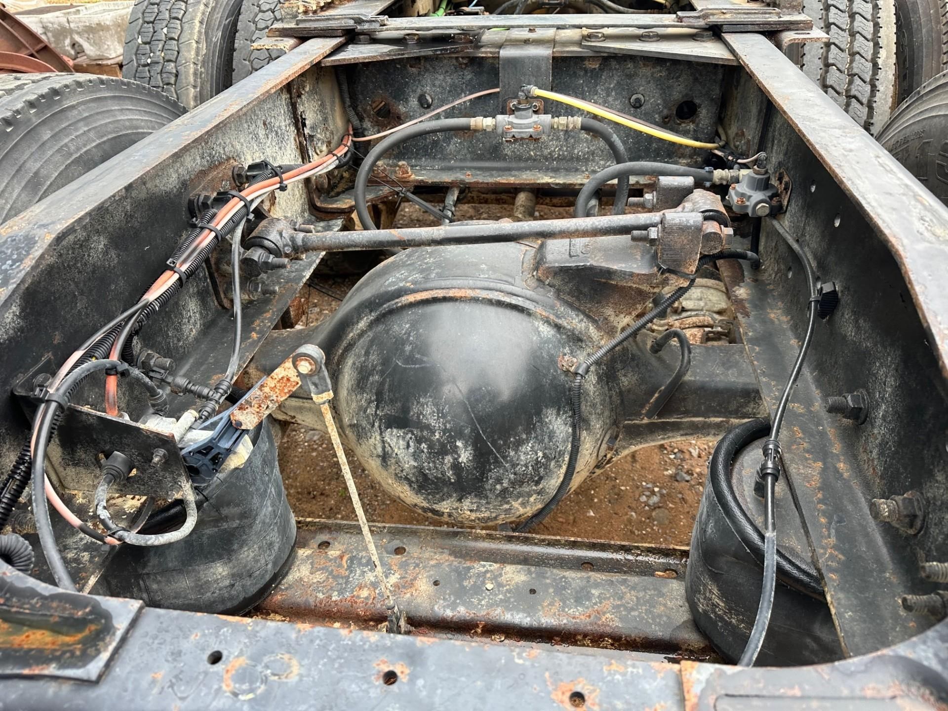 2013 Caterpillar CT660S Equipment Image0