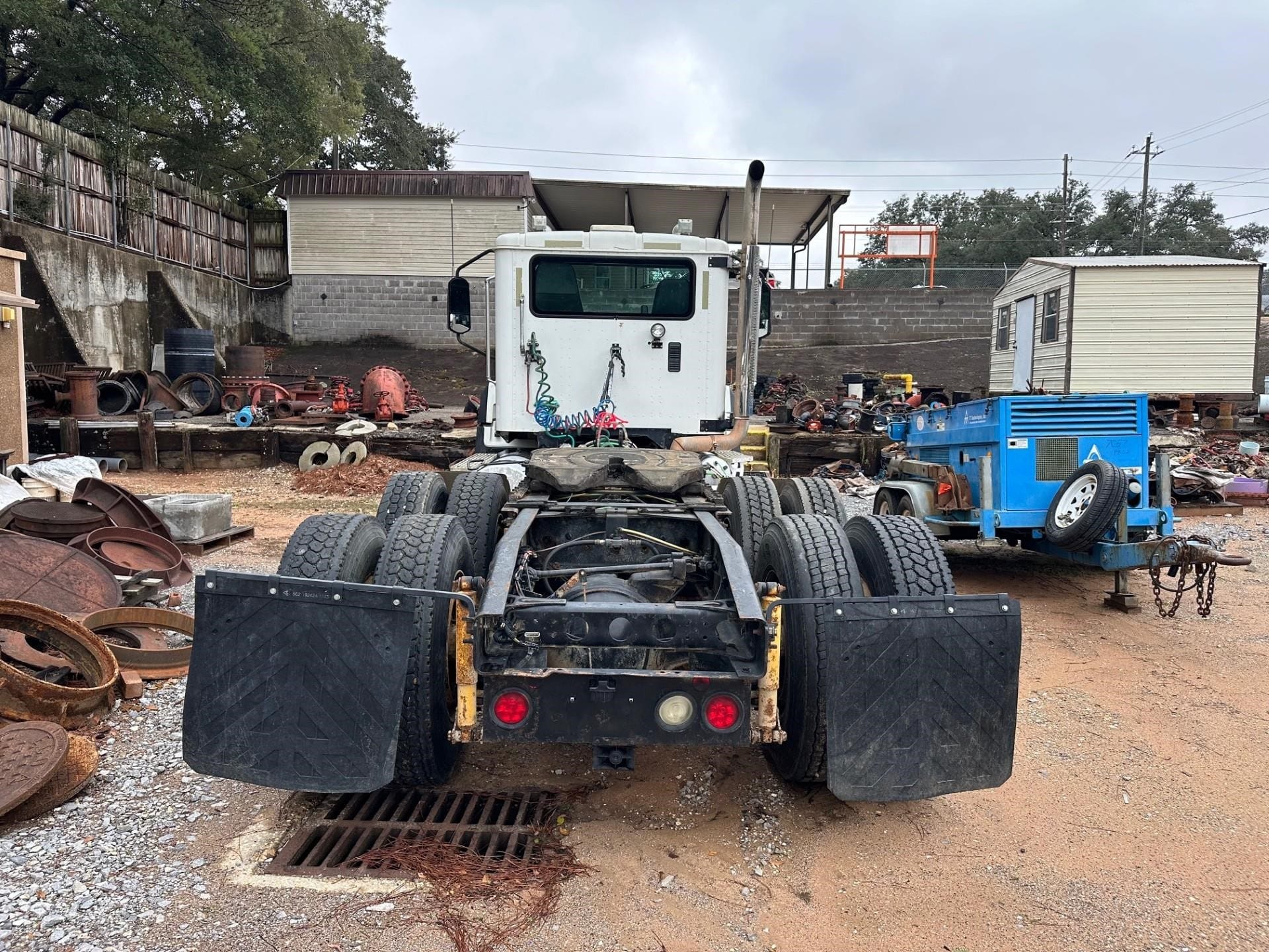 2013 Caterpillar CT660S Equipment Image0