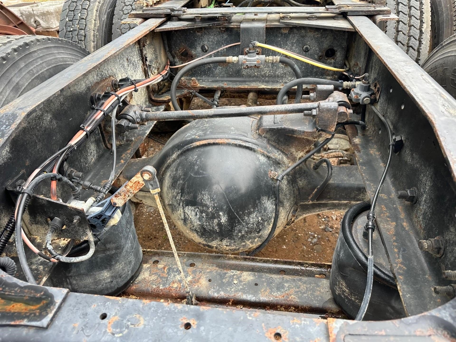 2013 Caterpillar CT660S Equipment Image0