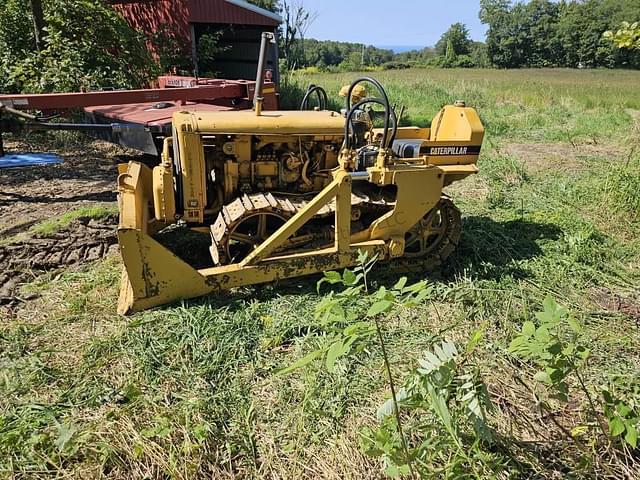 Image of Caterpillar D2 equipment image 1