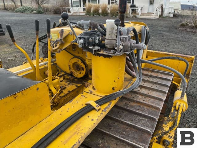 Image of Caterpillar D2 equipment image 4