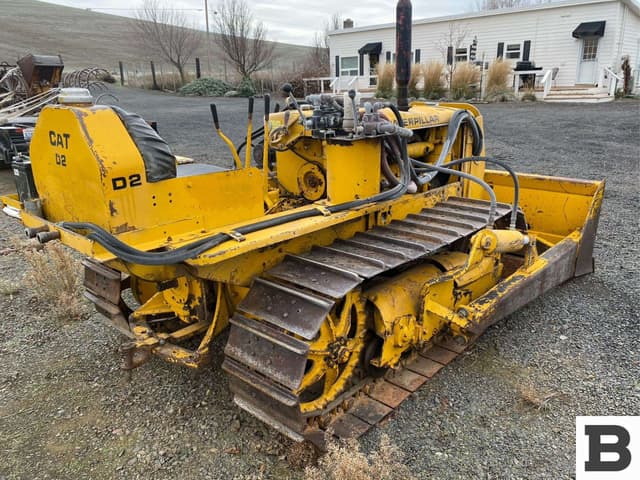 Image of Caterpillar D2 equipment image 2
