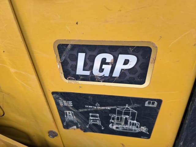 Image of Caterpillar D2 LGP equipment image 4